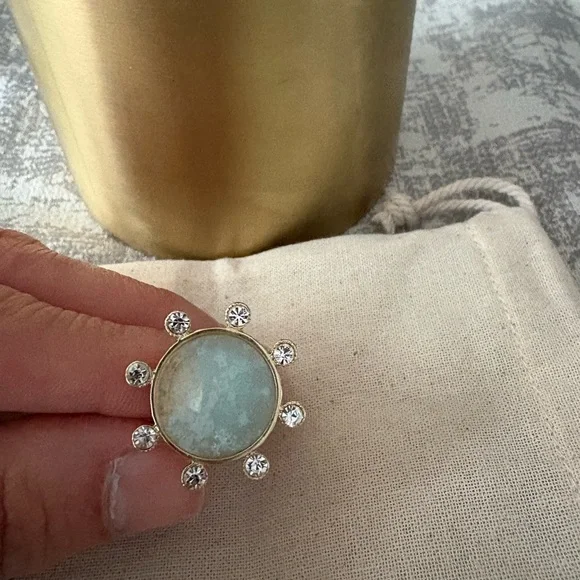 Elegant Gold and Silver Women's Ring - Picture 2 of 4